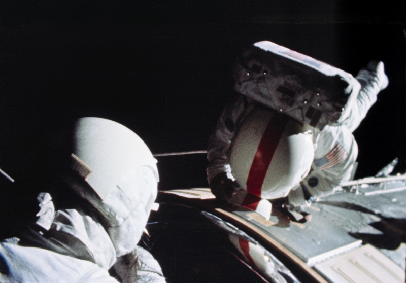 Illustration for article titled Apollo 16: "We Like Big Rocks"